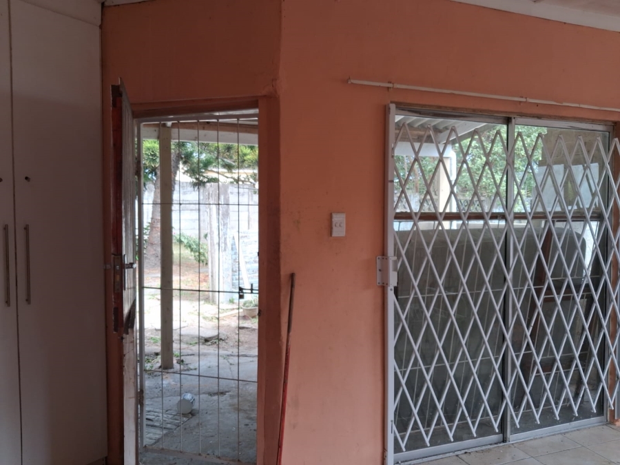 To Let 1 Bedroom Property for Rent in Summerpride Eastern Cape